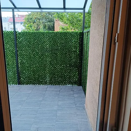 Mila's Zvezdara Lägenhet *